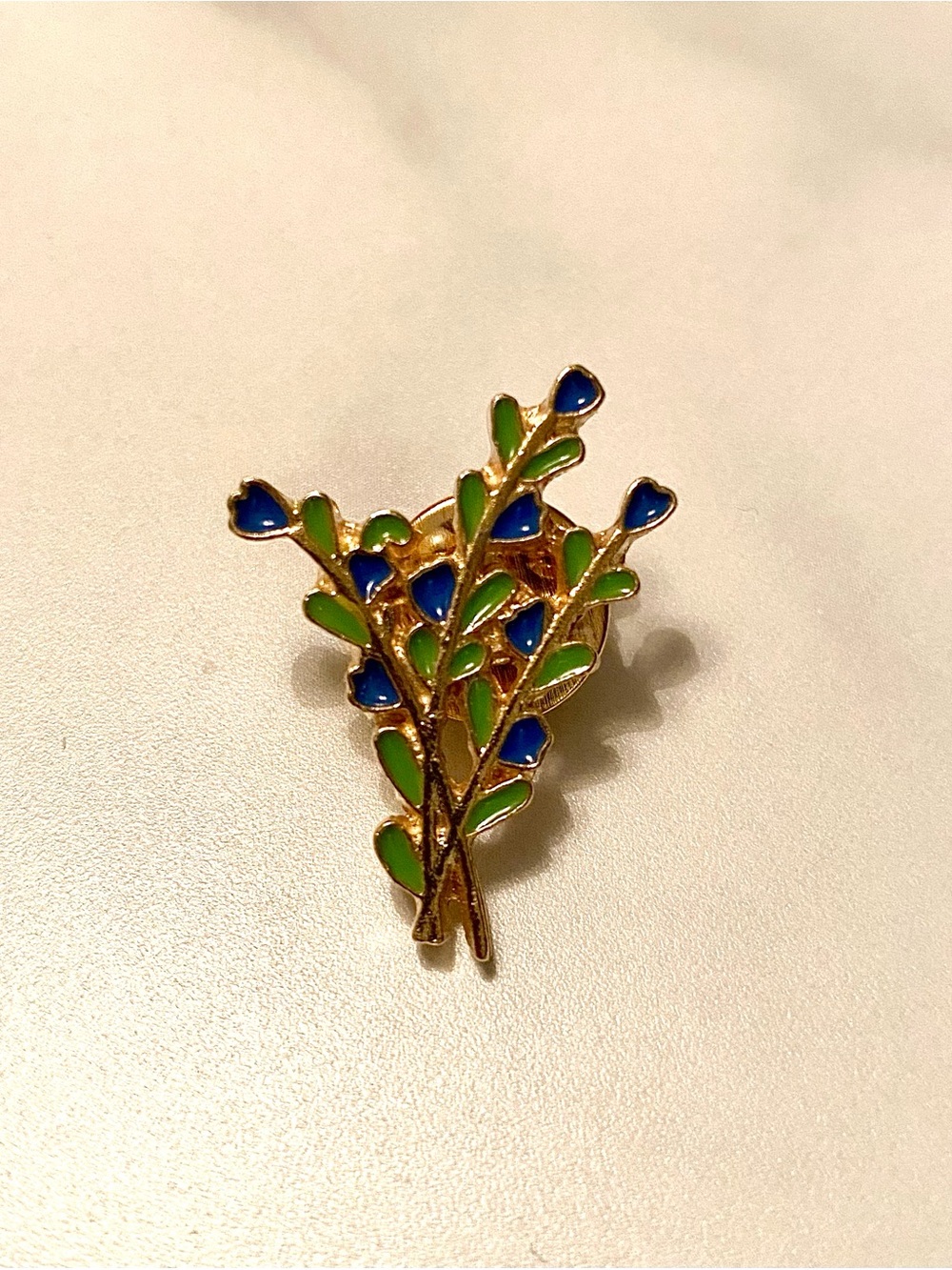 Tree pin